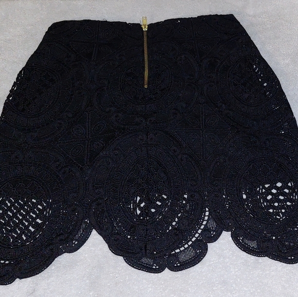 Xhilaration small lace skirt - Picture 2 of 3